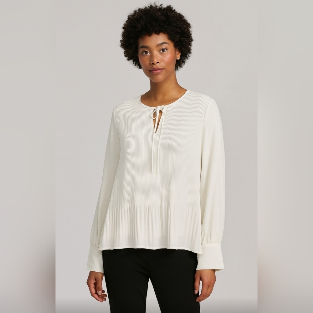 Simply Vera Verawang Size M Elegant White Women's Top